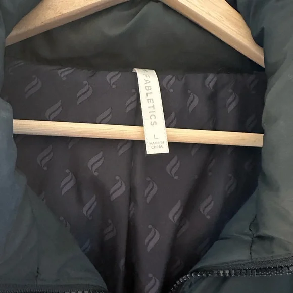 Fabletics Hiking Puffer Jacket - Picture 3 of 9